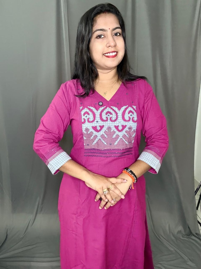 L0191 Anvita Majenta Appleque Work Panal Aline Slit Kurti