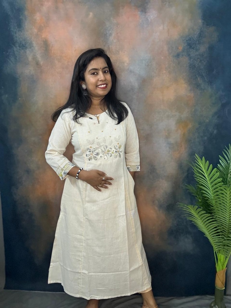 Anvita Ivory Multicolor Applique Work 6 Panel Aline Slit Kurti