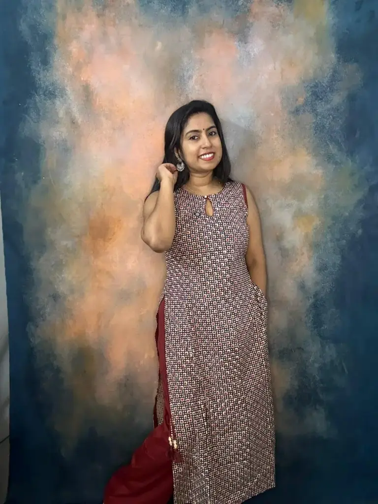 Anvita Black & Maroon Printed Sleevless Slit Kurti With Maroon Plain Palazzo 